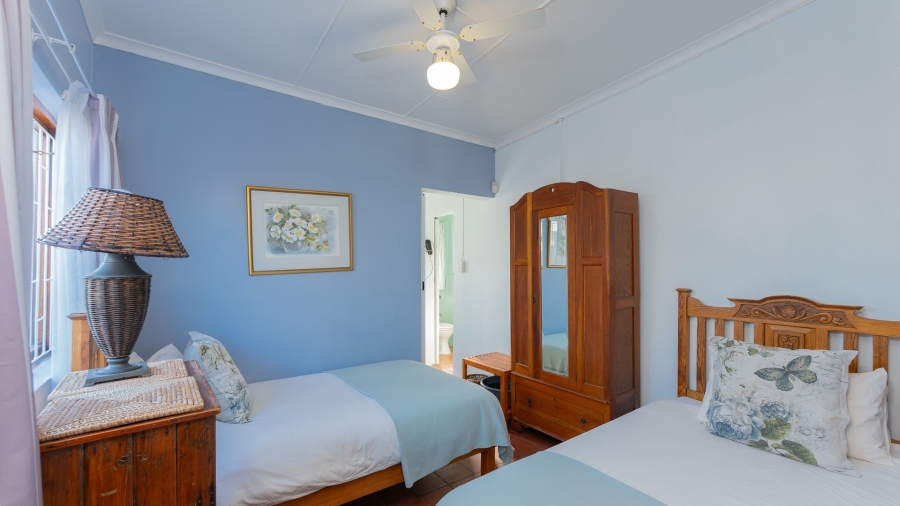 7 Bedroom Property for Sale in Struisbaai Western Cape